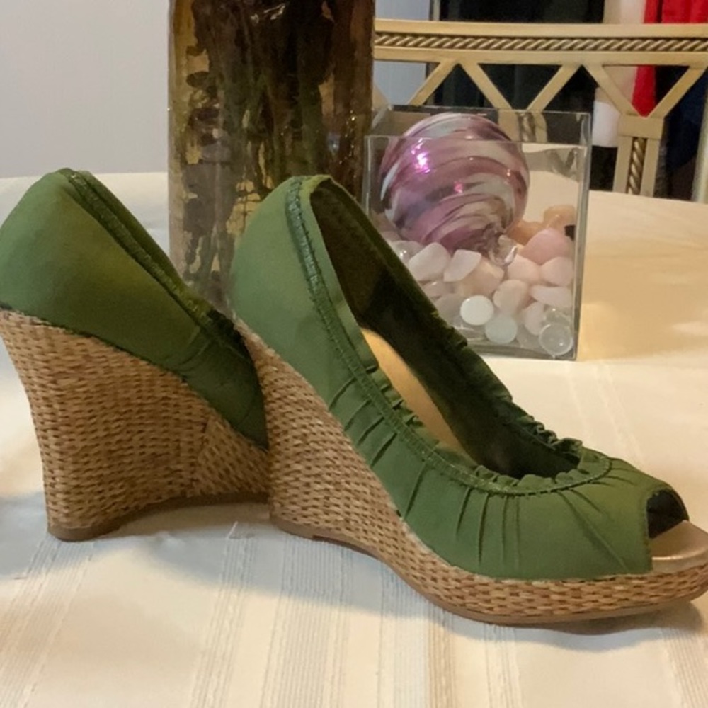Shoes - Picture 4 of 7